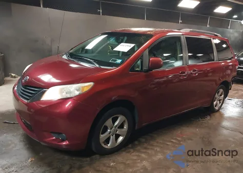 2011 Toyota Sienna Le V6 из США, поврежденный, VIN 5TDKK3DC2BS025698